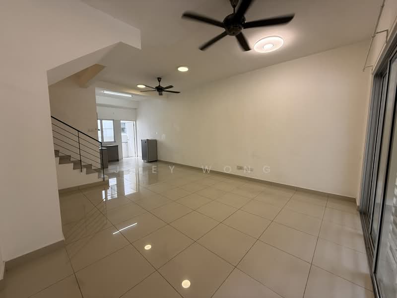 Rumah Teres 3-Tingkat untuk Disewa di Seri Kembangan (Selangor) - Joey Wong - Living Room - PropertyGuru.com.my