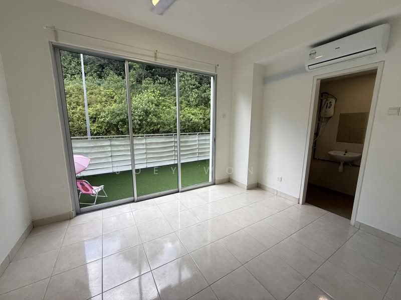 Rumah Teres 3-Tingkat untuk Disewa di Seri Kembangan (Selangor) - Joey Wong - Balcony - PropertyGuru.com.my