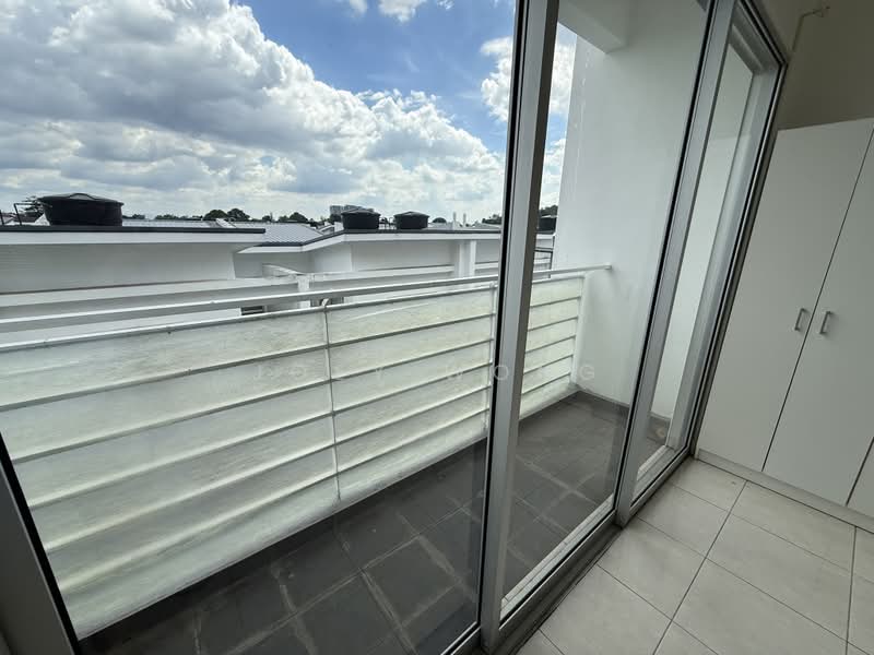 Rumah Teres 3-Tingkat untuk Disewa di Seri Kembangan (Selangor) - Joey Wong - Balcony - PropertyGuru.com.my