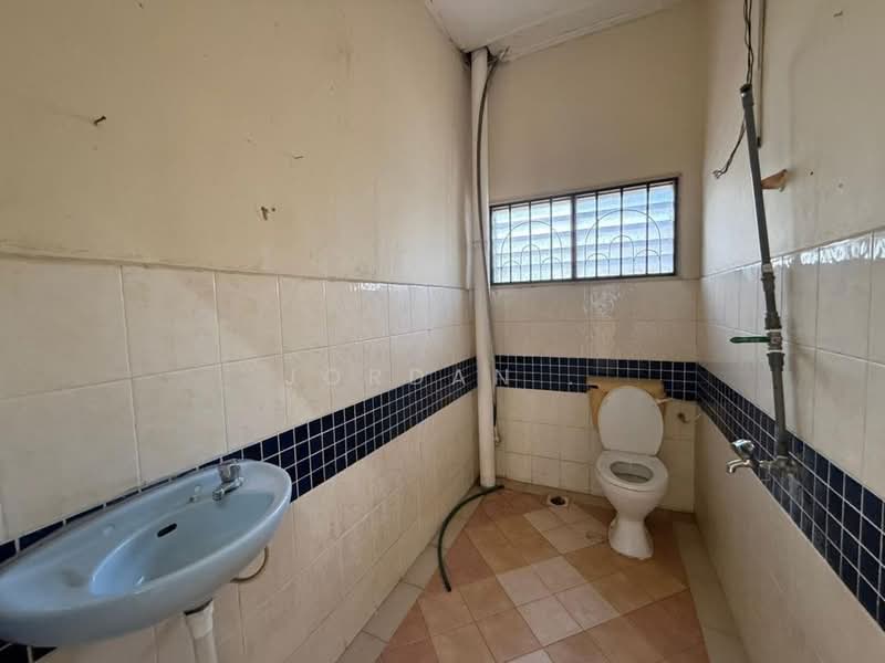 Rumah Teres 2-Tingkat untuk Dijual di Taman Johor Jaya (Johor Bahru) - Jordan . - Bathroom - PropertyGuru.com.my