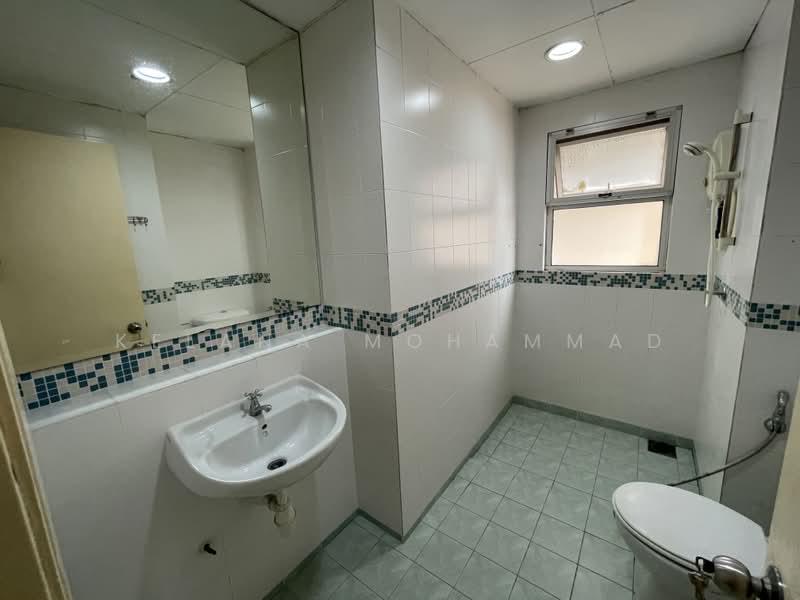 Condominium for Rent at Seri Maya Condominium - Kelana Mohammad - Common Bathroom - PropertyGuru.com.my