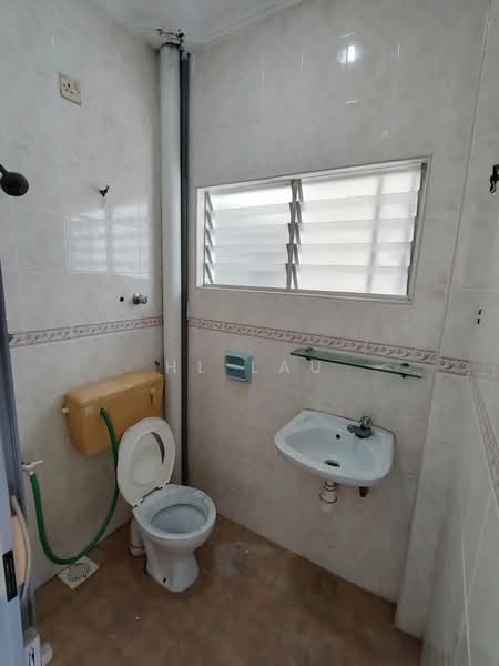 Pangsapuri untuk Dijual di Pangsapuri Sri Mayang - HL Lau - Bathroom - PropertyGuru.com.my
