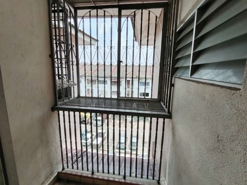 Pangsapuri untuk Dijual di Pangsapuri Sri Mayang - HL Lau - Balcony - PropertyGuru.com.my