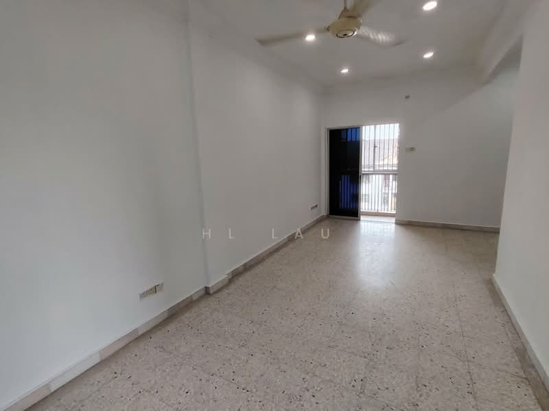 Pangsapuri untuk Dijual di Pangsapuri Sri Mayang - HL Lau - Living Room - PropertyGuru.com.my