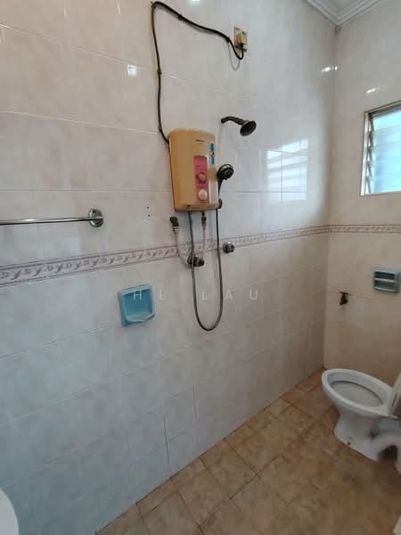 Pangsapuri untuk Dijual di Pangsapuri Sri Mayang - HL Lau - Bathroom - PropertyGuru.com.my