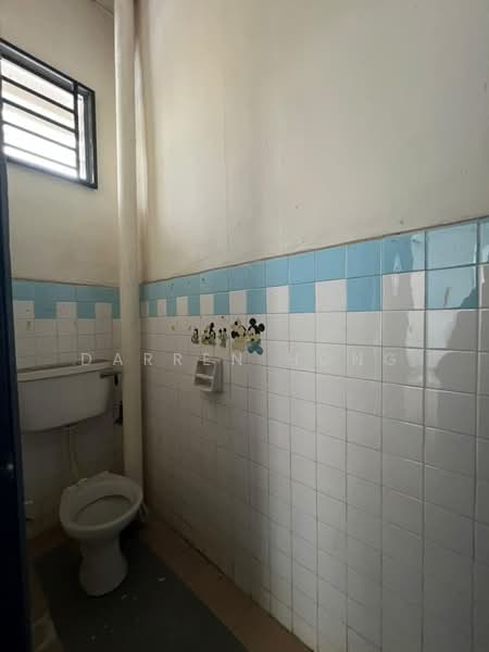 Shop / Office for Rent in Taman Molek (Johor Bahru) - Darren Hong - Bathroom - PropertyGuru.com.my