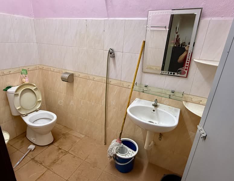 Rumah Teres 2-Tingkat untuk Dijual di Taman Sejati Indah (Sungai Petani) - Calvin Fong - Ground floor common bathroom - PropertyGuru.com.my