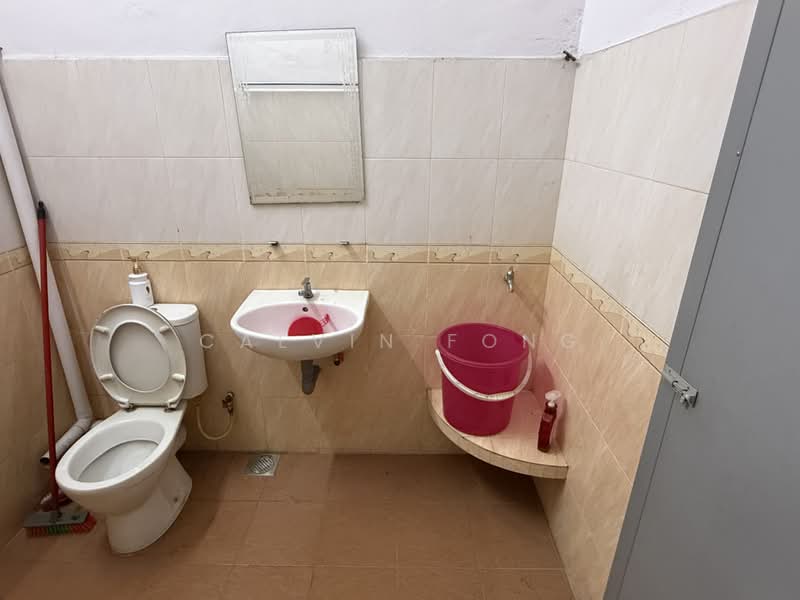 Rumah Teres 2-Tingkat untuk Dijual di Taman Sejati Indah (Sungai Petani) - Calvin Fong - Master bedroom attached bathroom - PropertyGuru.com.my