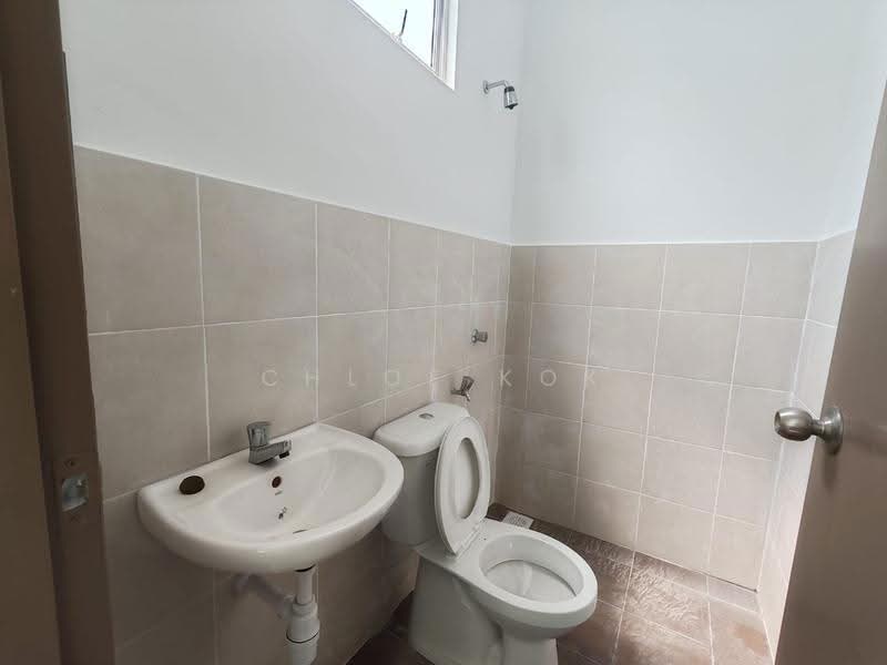 Rumah Teres untuk Dijual di Taman Kundang Jaya (Rawang) - Chloe Kok - Bathroom - PropertyGuru.com.my