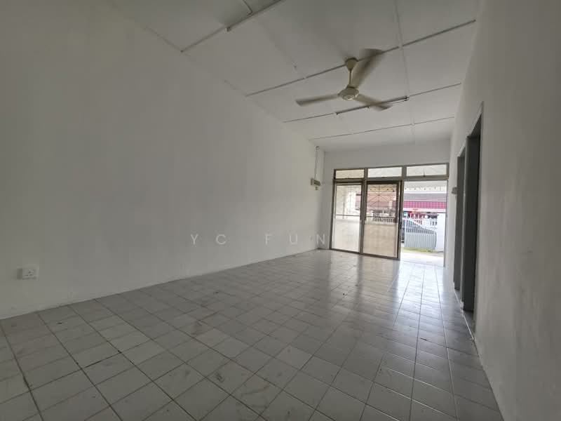 1-storey Terraced House for Sale in Taman Johor Jaya (Johor Bahru) - YC Fung - Living Room - PropertyGuru.com.my