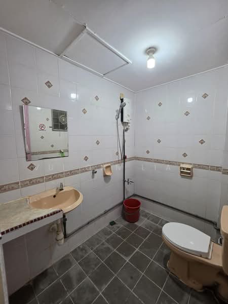 Apartment for Sale at Api Api Apartment - Vui Onn Liaw - Bathroom - PropertyGuru.com.my