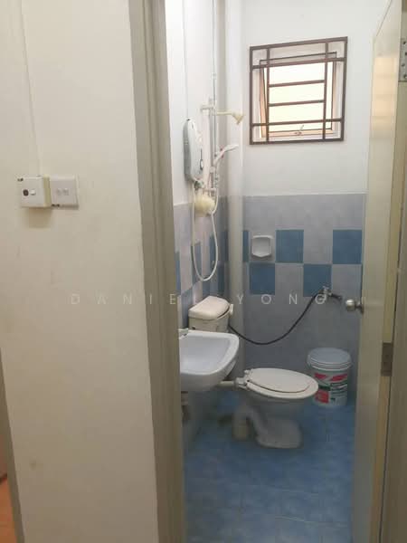 Apartment for Sale at Nusa Bestari Shoplot Apartment - Daniel Yong - Bathroom - PropertyGuru.com.my