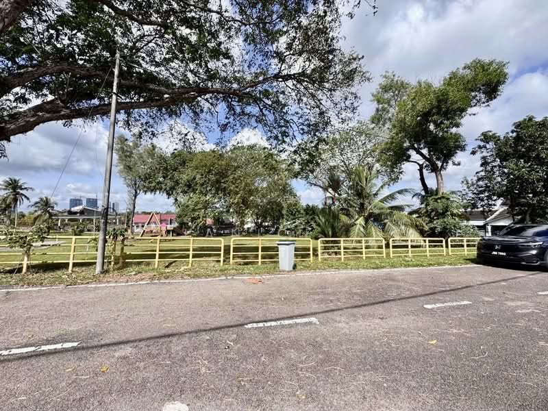 Rumah Berkembar untuk Dijual di Taman Nong Chik (Johor Bahru) - Janice . - Exterior - PropertyGuru.com.my