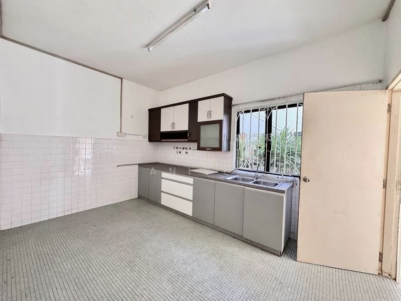 Rumah Berkembar untuk Dijual di Taman Nong Chik (Johor Bahru) - Janice . - Kitchen - PropertyGuru.com.my