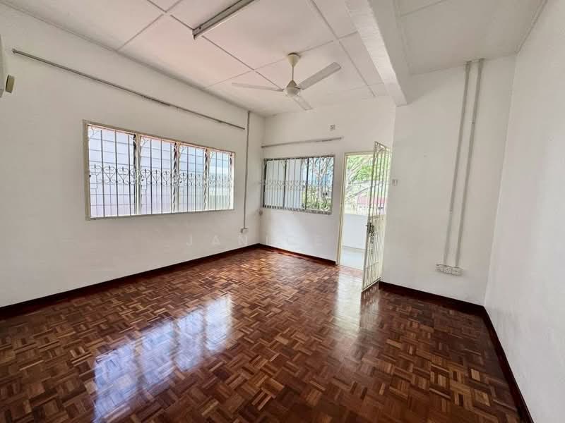 Rumah Berkembar untuk Dijual di Taman Nong Chik (Johor Bahru) - Janice . - Living Room - PropertyGuru.com.my