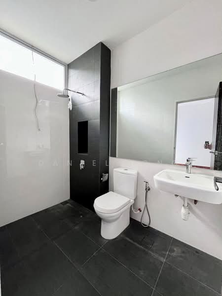 Rumah Berkembar untuk Disewa di Senibong (Permas Jaya) - Daniel Yong - Bathroom - PropertyGuru.com.my