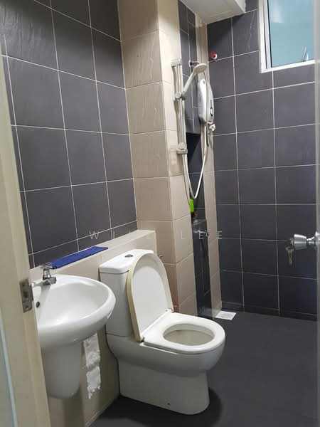 Pangsapuri untuk Dijual di D'Rich Executive Suites - Will Lee - Bathroom - PropertyGuru.com.my