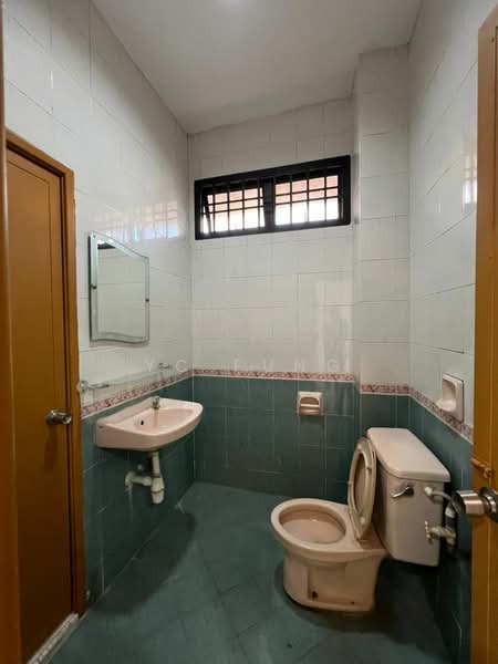 Rumah Teres 2-Tingkat untuk Dijual di Taman Tampoi Indah (Tampoi) - YC Fung - Bathroom - PropertyGuru.com.my