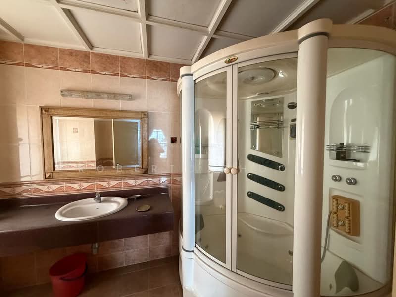 Rumah Berkembar untuk Dijual di Taman Puncak Perdana (Cheras) - Roberto Phoon - Bathroom - PropertyGuru.com.my