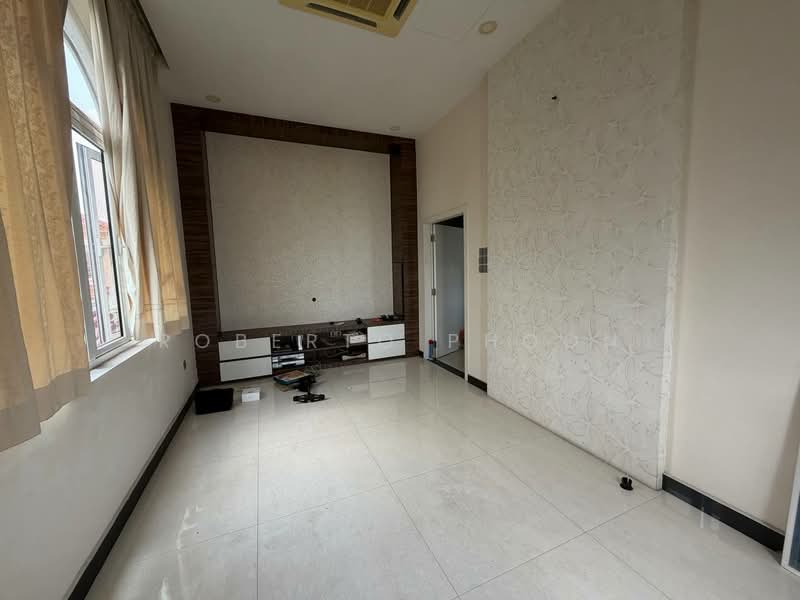 Rumah Berkembar untuk Dijual di Taman Puncak Perdana (Cheras) - Roberto Phoon - Living Room - PropertyGuru.com.my