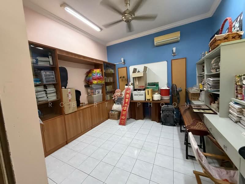 Rumah Berkembar untuk Dijual di Taman Puncak Perdana (Cheras) - Roberto Phoon - Study - PropertyGuru.com.my