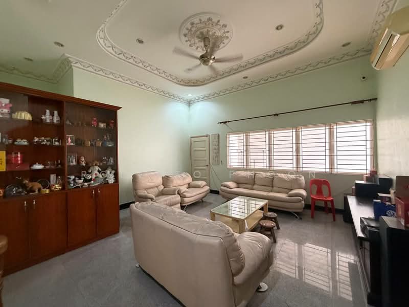 Rumah Berkembar untuk Dijual di Taman Puncak Perdana (Cheras) - Roberto Phoon - Living Room - PropertyGuru.com.my