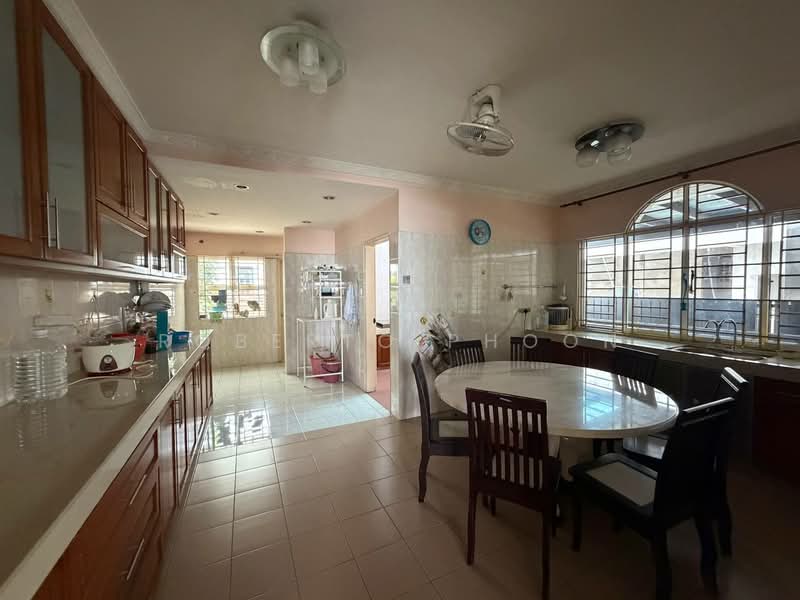 Rumah Berkembar untuk Dijual di Taman Puncak Perdana (Cheras) - Roberto Phoon - Kitchen - PropertyGuru.com.my