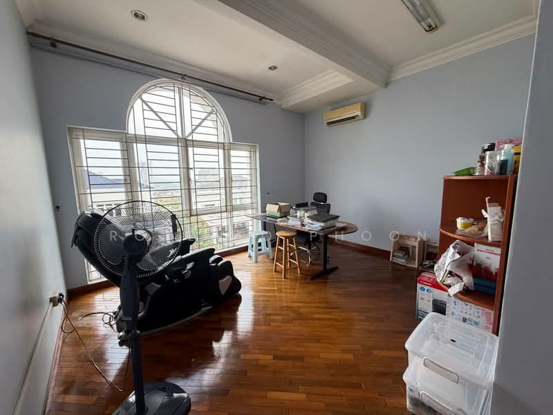 Rumah Berkembar untuk Dijual di Taman Puncak Perdana (Cheras) - Roberto Phoon - Study - PropertyGuru.com.my