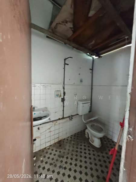 Terrace Factory for Sale in Kota Kinabalu (Sabah) - KEN CHONG WEI HWA - Bathroom - PropertyGuru.com.my