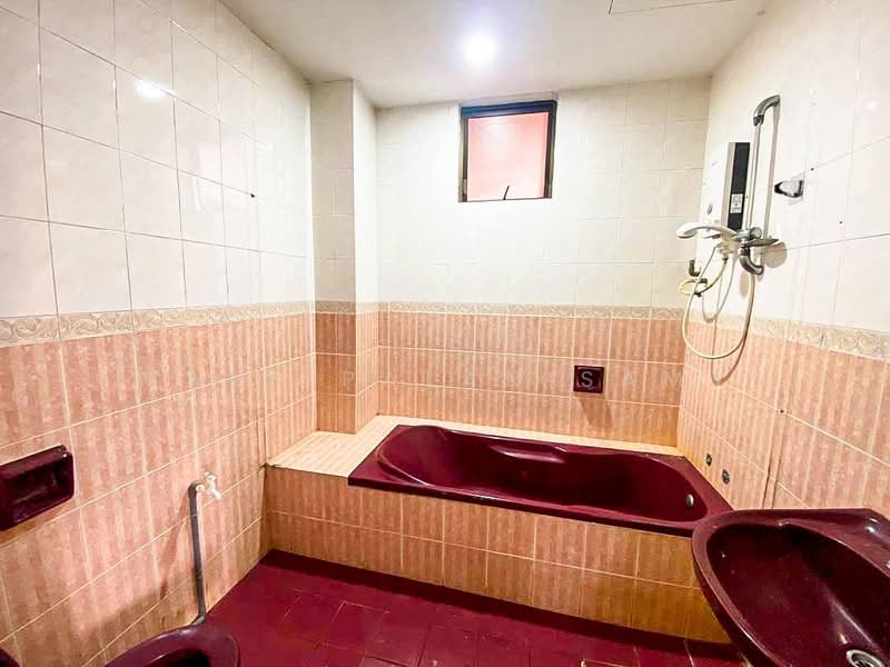 Condominium for Sale at Menara Duta 2 - Mala Palanisamy - Bathroom - PropertyGuru.com.my