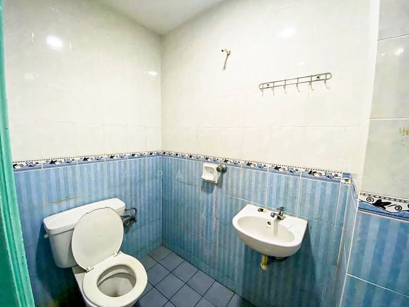 Condominium for Sale at Menara Duta 2 - Mala Palanisamy - Bathroom - PropertyGuru.com.my