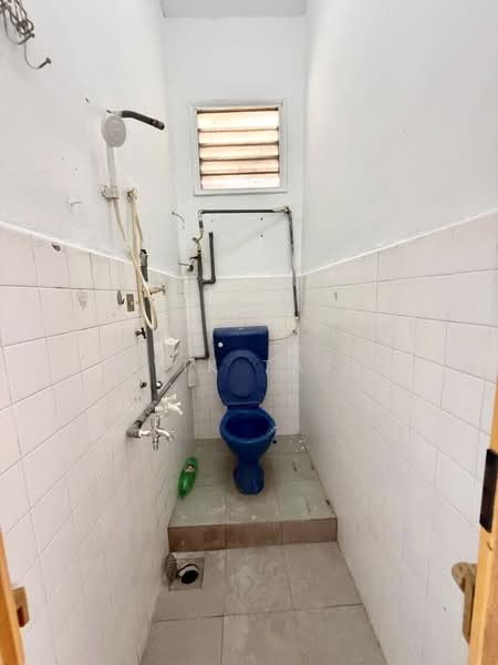 Rumah Teres 2-Tingkat untuk Dijual di Taman Pelangi (Johor Bahru) - Yik Tat - Bathroom - PropertyGuru.com.my
