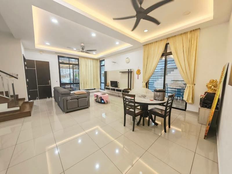 Cluster House for Sale in Bukit Indah (Iskandar Puteri (Nusajaya)) - Amir Faris Rusli - Living Room - PropertyGuru.com.my