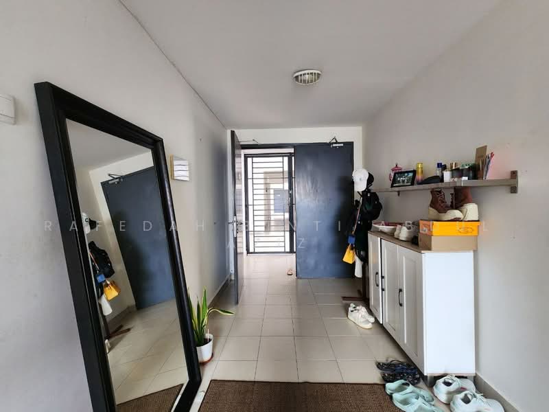 Kediaman Servis untuk Dijual di Residensi Alami - Rafedah Binti Abdul Aziz - Entrance - PropertyGuru.com.my