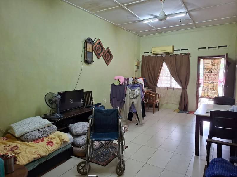 Rumah Teres 1-Tingkat untuk Dijual di Taman Ungku Tun Aminah (Skudai) - Sean Yeoh - Living Room - PropertyGuru.com.my