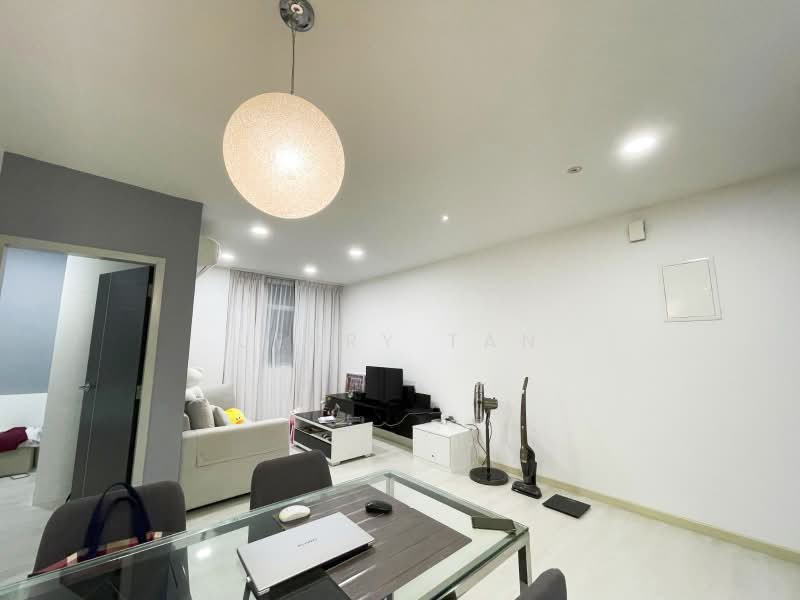Kediaman Servis untuk Disewa di Straits Garden Suite - Jerry Tan - Living Room - PropertyGuru.com.my