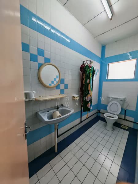 Semi-Detached House for Sale in Kota Kinabalu (Sabah) - KEN CHONG WEI HWA - Bathroom - PropertyGuru.com.my