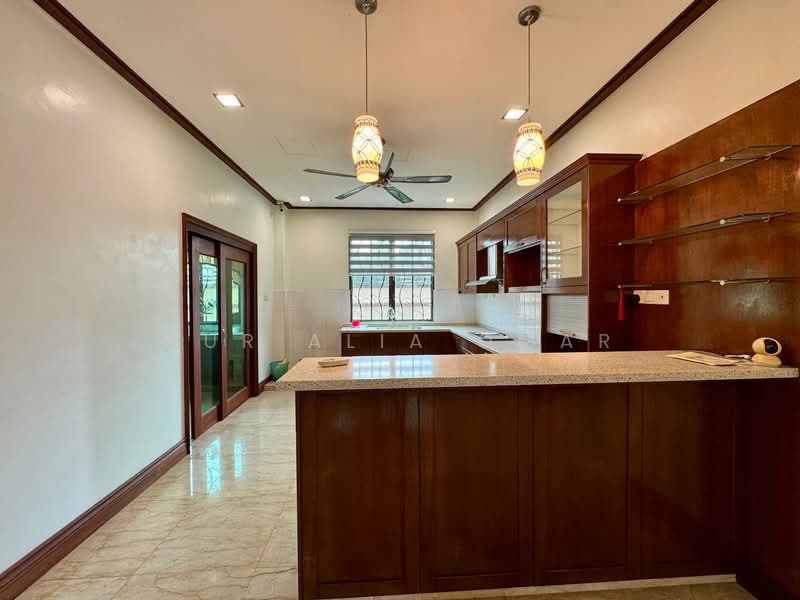 Bungalow House for Sale in Bukit Jelutong (Shah Alam) - Nur Alia Omar - Kitchen - PropertyGuru.com.my