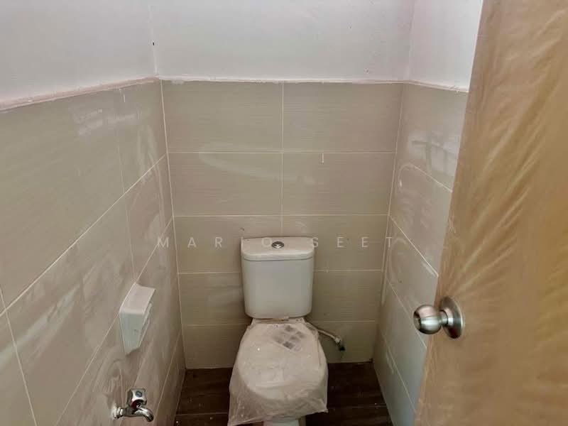 Kilang untuk Disewa di Kawasan Perindustrian Bukit Rambai (Bukit Rambai) - Mario Seet - Bathroom - PropertyGuru.com.my
