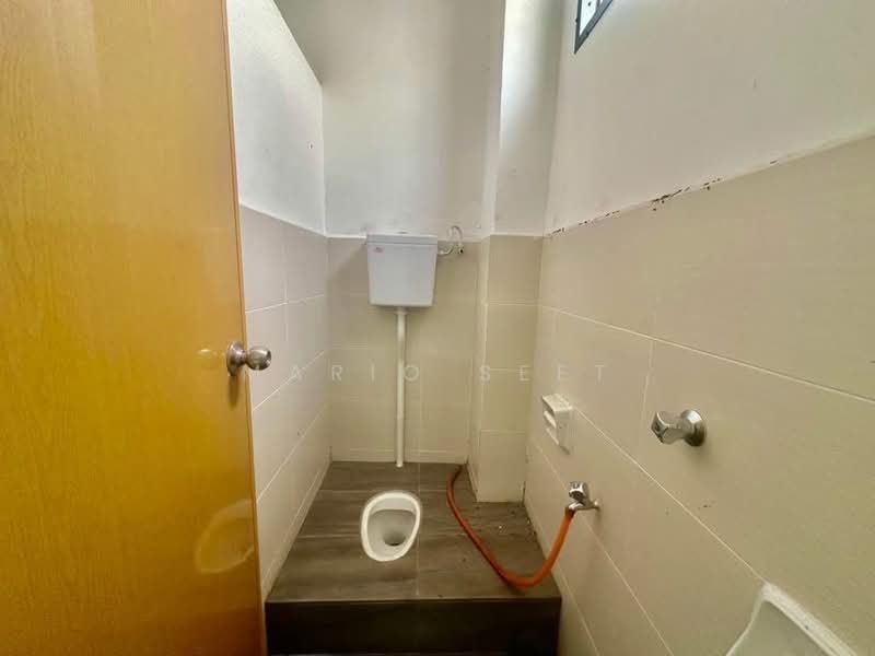 Kilang untuk Disewa di Kawasan Perindustrian Bukit Rambai (Bukit Rambai) - Mario Seet - Bathroom - PropertyGuru.com.my