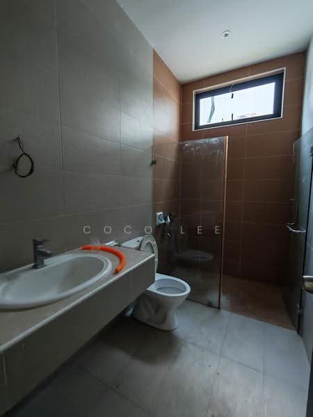 Rumah Berkembar untuk Dijual di Taman Kempas Utama (Tebrau) - Coco Lee - Bathroom - PropertyGuru.com.my