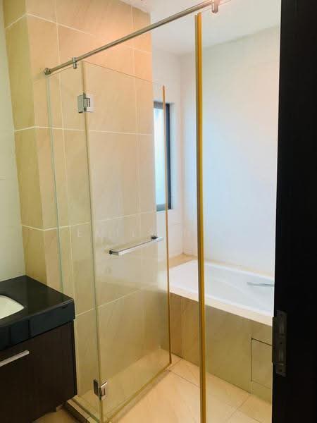 Pangsapuri untuk Dijual di Molek Pine 3 - Emily Hau - Bathroom - PropertyGuru.com.my