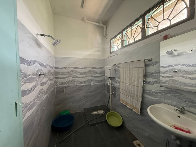 Bungalow House for Sale in Semenyih (Selangor) - Rosniza Tanidi - Bathroom - PropertyGuru.com.my