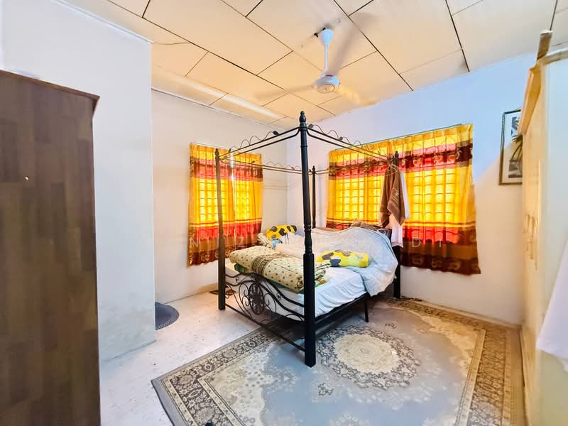 Bungalow House for Sale in Semenyih (Selangor) - Rosniza Tanidi - Bedroom - PropertyGuru.com.my