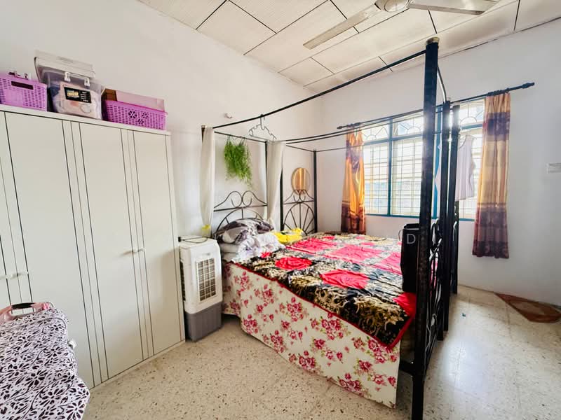 Bungalow House for Sale in Semenyih (Selangor) - Rosniza Tanidi - Bedroom - PropertyGuru.com.my