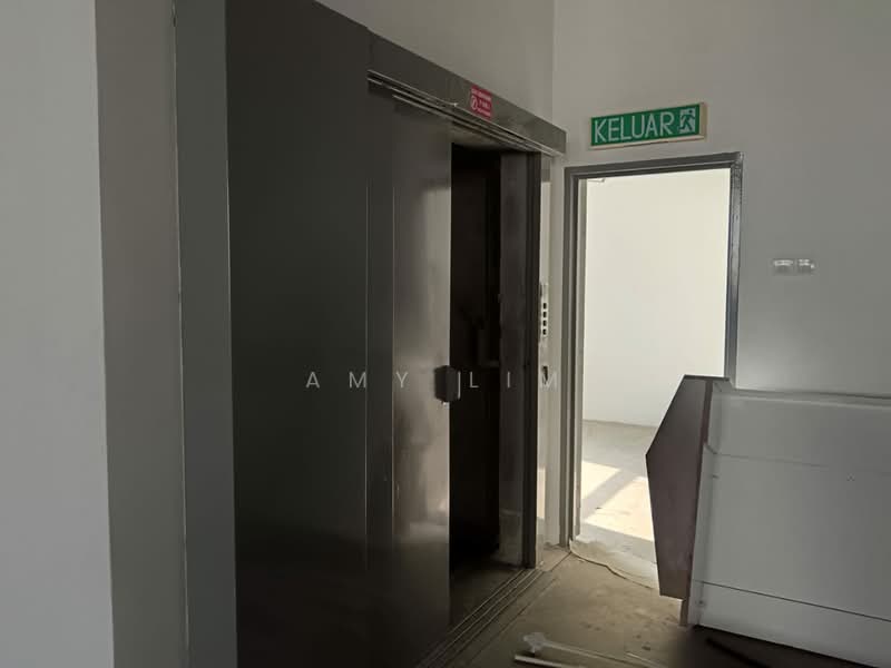 Warehouse for Sale in Taman Perindustrian Meranti Jaya (Puchong) - Amy Lim - Corridor - PropertyGuru.com.my