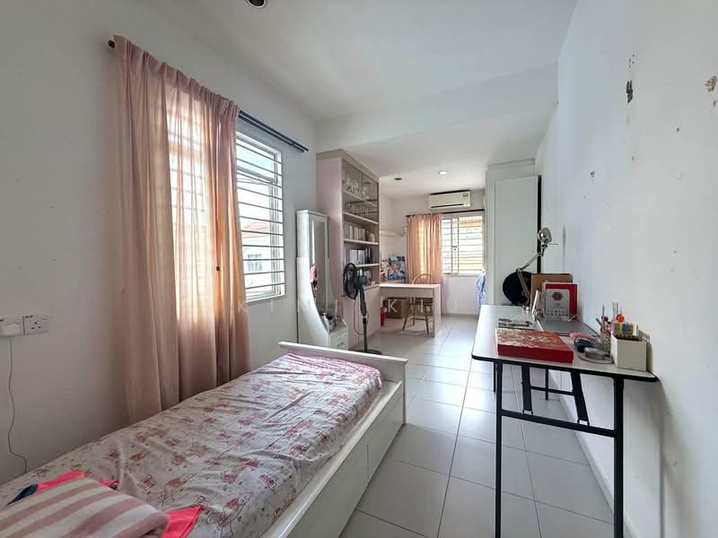 Rumah Teres 2-Tingkat untuk Dijual di Taman Setia Indah (Tebrau) - Kimi Kiu - Bedroom - PropertyGuru.com.my