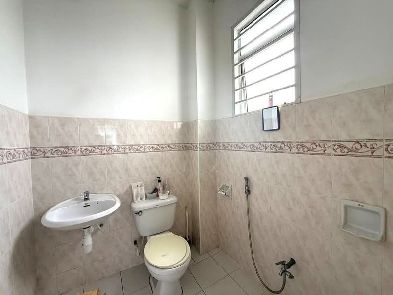 Rumah Teres 2-Tingkat untuk Dijual di Taman Setia Indah (Tebrau) - Kimi Kiu - Bathroom - PropertyGuru.com.my
