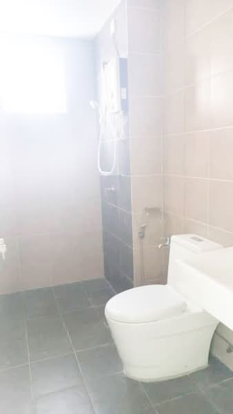 Kondominium untuk Disewa di Aurora Residence @ Lake Side City - Max Low - Bathroom - PropertyGuru.com.my