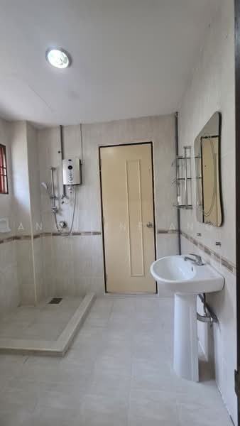 Rumah Teres 3-Tingkat untuk Disewa di Usj 1 (Subang Jaya) - ANGELINE ANG - Bathroom - PropertyGuru.com.my
